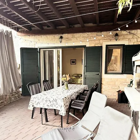 Apartment Kula Pergola Split