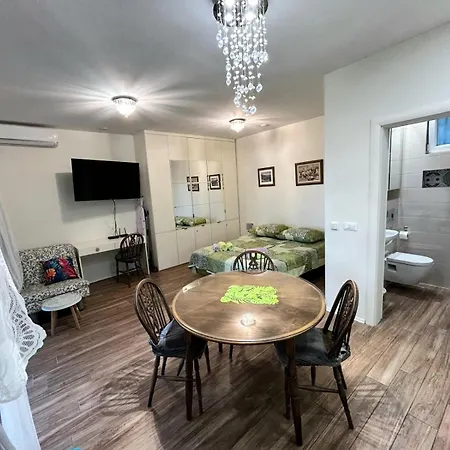Apartment Kula Pergola *