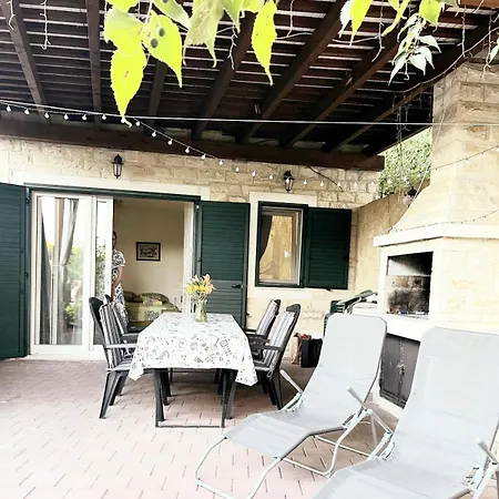 Kula Pergola Apartment Split